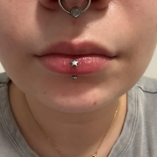 vertical-labret-pierced-correctly-v0-2ichk4p3a99g1